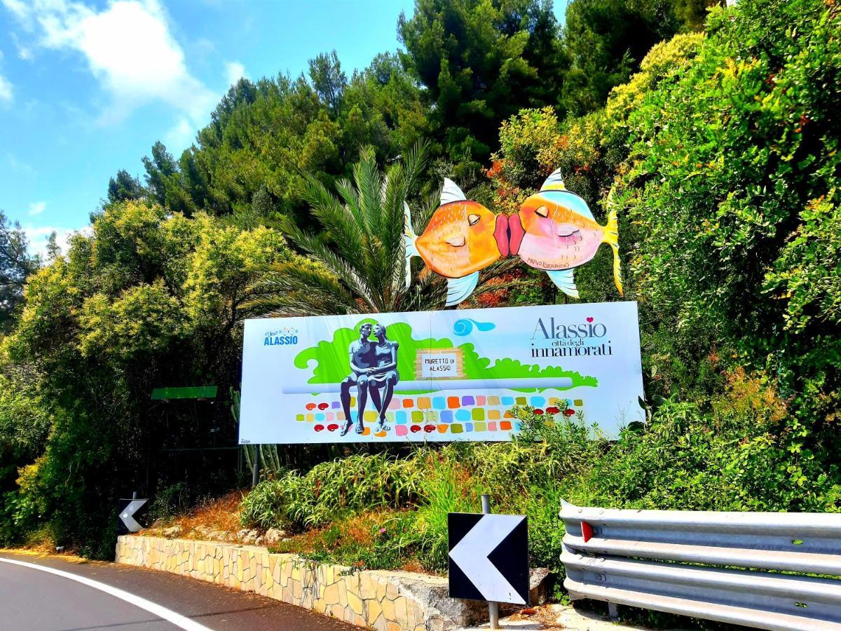 Appartamento Fronte Mare Con Terrazzo Zio Alassio Bagian luar foto