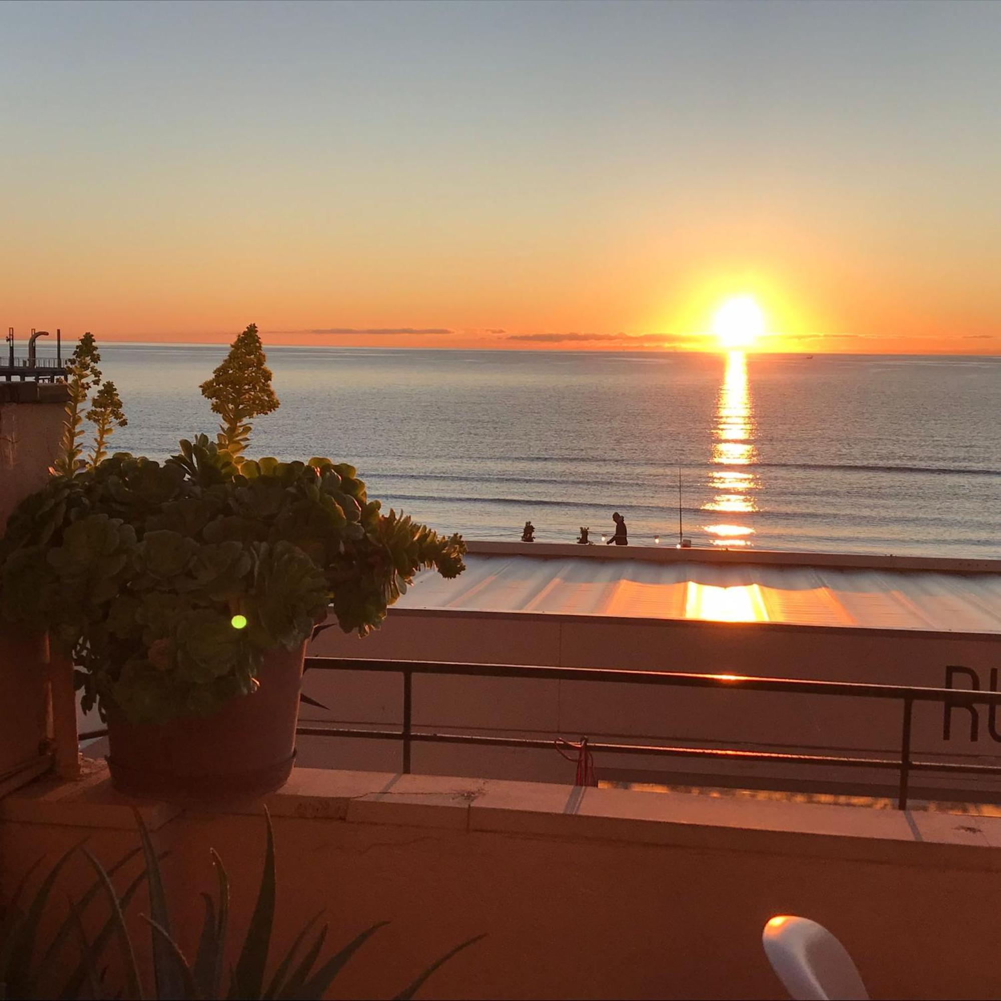 Appartamento Fronte Mare Con Terrazzo Zio Alassio Bagian luar foto
