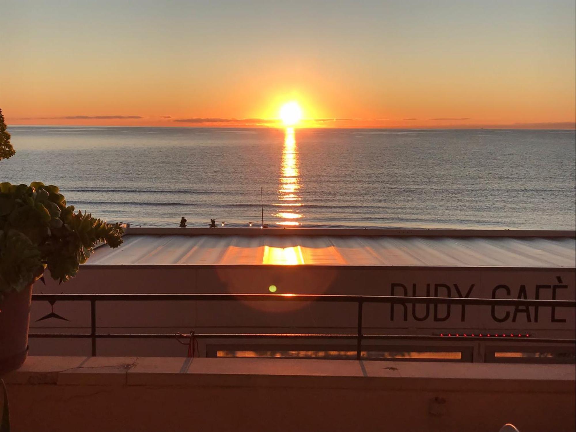 Appartamento Fronte Mare Con Terrazzo Zio Alassio Bagian luar foto